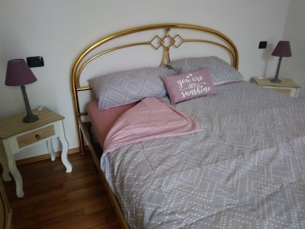Casale Corte Cerro Casa Vacanza Il Glicine מראה חיצוני תמונה